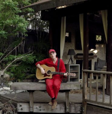 Travis estrena video de aislamiento para “Kissing In The Wind”