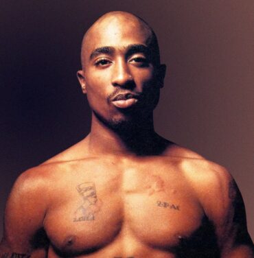Tupac Shakur aparece en un holograma de Supreme