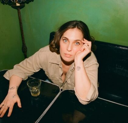 U.S. Girls nos pone a bailar con “Like James Said”