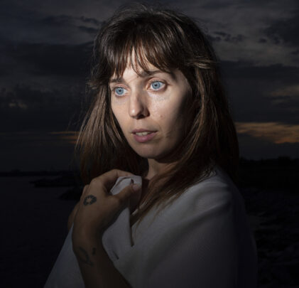 Meg Remy (U.S. Girls) anuncia el libro 'Begin by Telling'