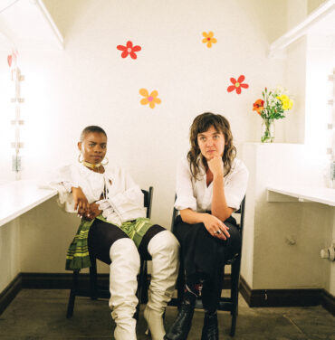 Vagabon y Courtney Barnett interpretan “Reason to Believe”