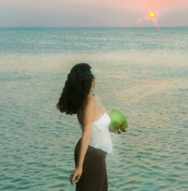 Valeria Jasso estrena “Un Largo Viaje”