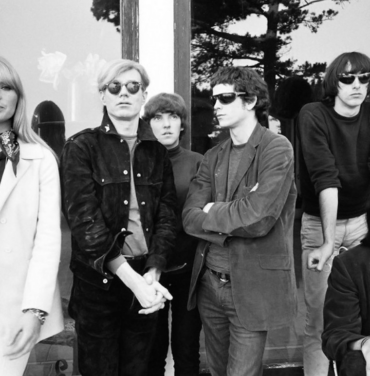 The Velvet Underground se reúne e interpreta tema