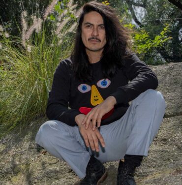 Vicente Jáuregui estrena “Se Murió” y debuta como solista