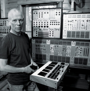 Vince Clarke remezcla a Ladytron