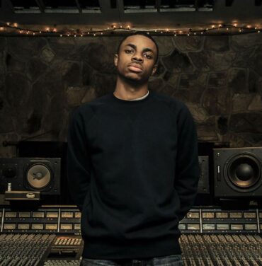 Vince Staples levita en su nuevo video 