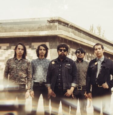 Viv and the Sect estrena 