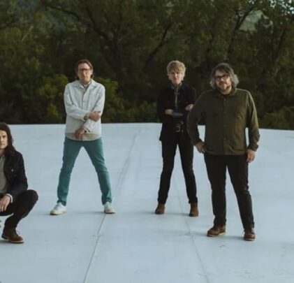 Wilco celebra a Bowie con su versión de “Space Oddity”