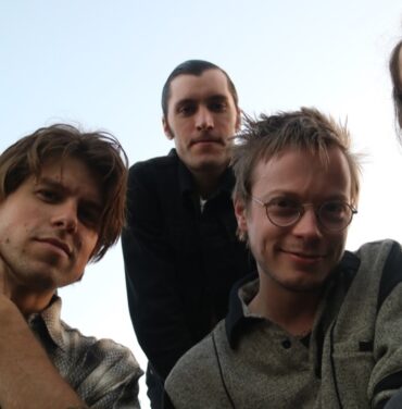 Wand anuncia nuevo disco con 'Laughing Matter'