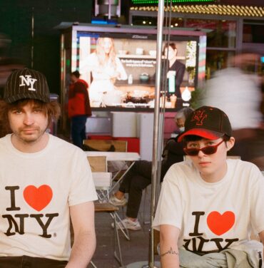 Water From Your Eyes comparte “When You're Around”