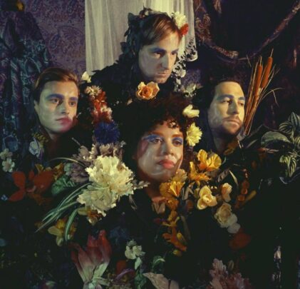 Escucha el álbum debut de Weaves