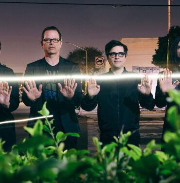 Rivers Cuomo de Weezer invita a TikToker a tocar