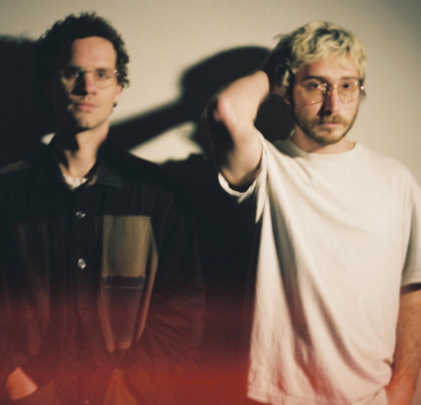 “For a While”, el nuevo sencillo de Whitney