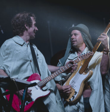 WhoMadeWho en Warehouse