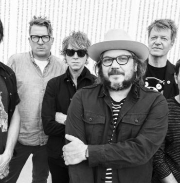 Wilco le hace un cover a Elvis Costello