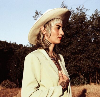 “Hues”, lo nuevo de Y La Bamba con Devendra Banhart