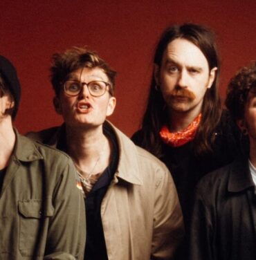 Escucha “We Make Hits”, el nuevo sencillo de Yard Act