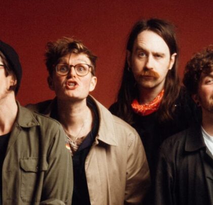 Escucha “We Make Hits”, el nuevo sencillo de Yard Act