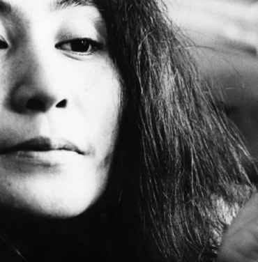 Yoko Ono comparte “Listen, The Snow Is Falling”
