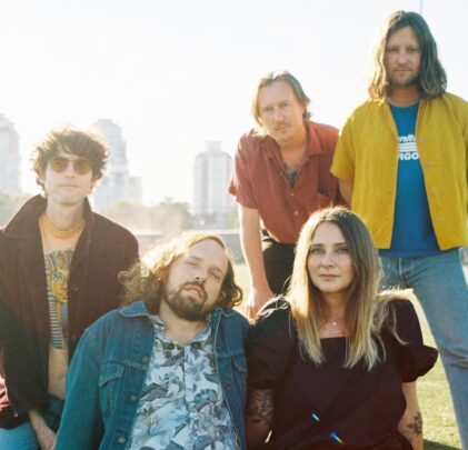 Yukon Blonde comparte “Let Your Body Move”