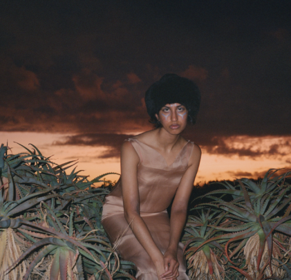 YULLOLA: sonidos distópicos y la divinidad femenina 