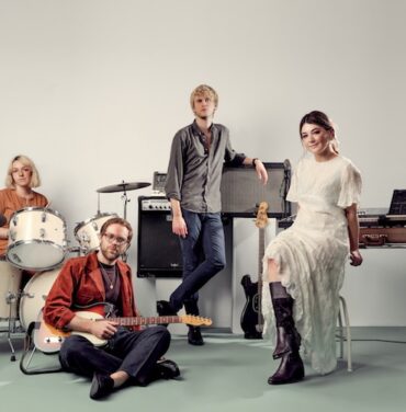 Yumi Zouma comparte “Give It Hell”