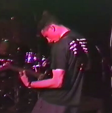 Mira a Zack de la Rocha tocar la guitarra con Hard Stance