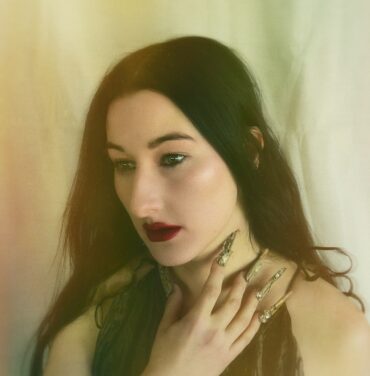 Mira “The Fall”, el nuevo video de Zola Jesus