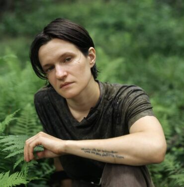 Adrianne Lenker estrena “dragon eyes”