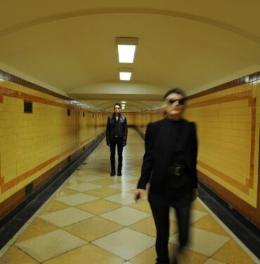 Escucha The Way Things Fall, lo nuevo de ADULT.