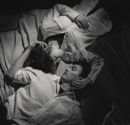 Akros Sinclair estrena “24+1: You Are (Not) Alone”