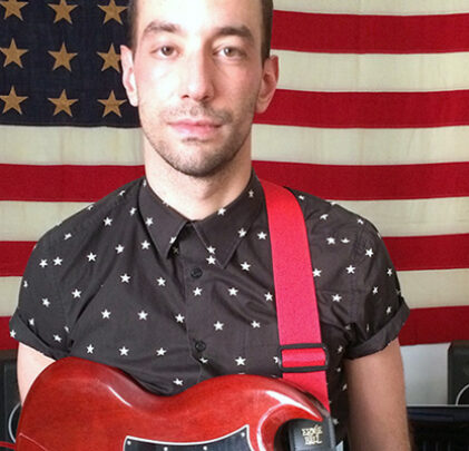 Albert Hammond Jr. comparte su lado navideño