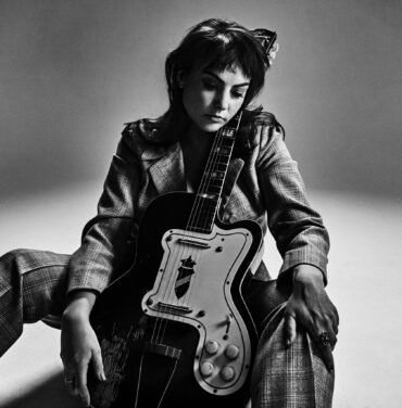 “Waving, Smiling”, lo nuevo de Angel Olsen