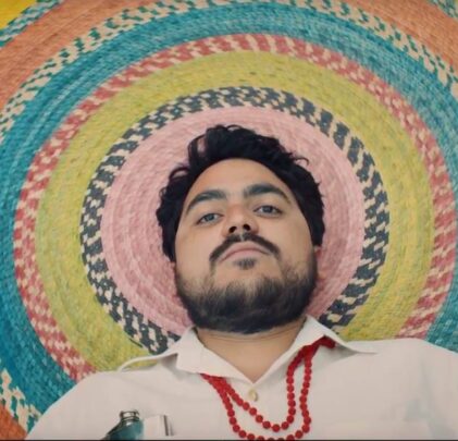 Apache O’Raspi presenta su nuevo tema, “Es Un Decir”