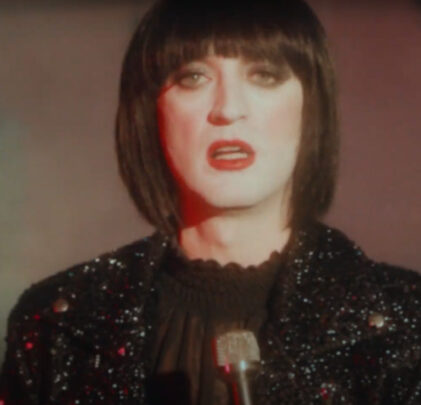 Art d’Ecco estrena la canción “TV God” y prepara nuevo álbum