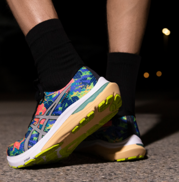 Haz del mundo tu gym con los Asics lite-show