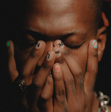 Win Butler y Régine Chassagne en “LES (Liberté Égalité Sagacité)” de Pierre Kwenders