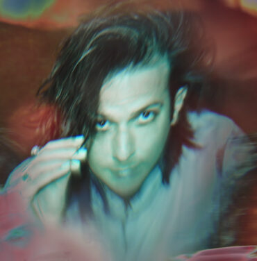 Attawalpa anuncia su álbum debut con “Look away”