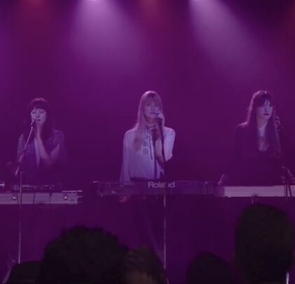 Au Revoir Simone y Sky Ferreira en Twin Peaks