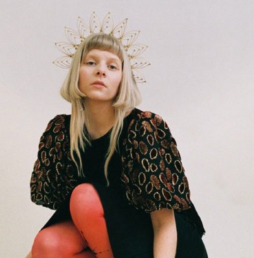 Aurora comparte el estreno de “The Woman I Am”