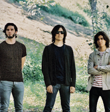 Austero presenta álbum homónimo en formato vinilo