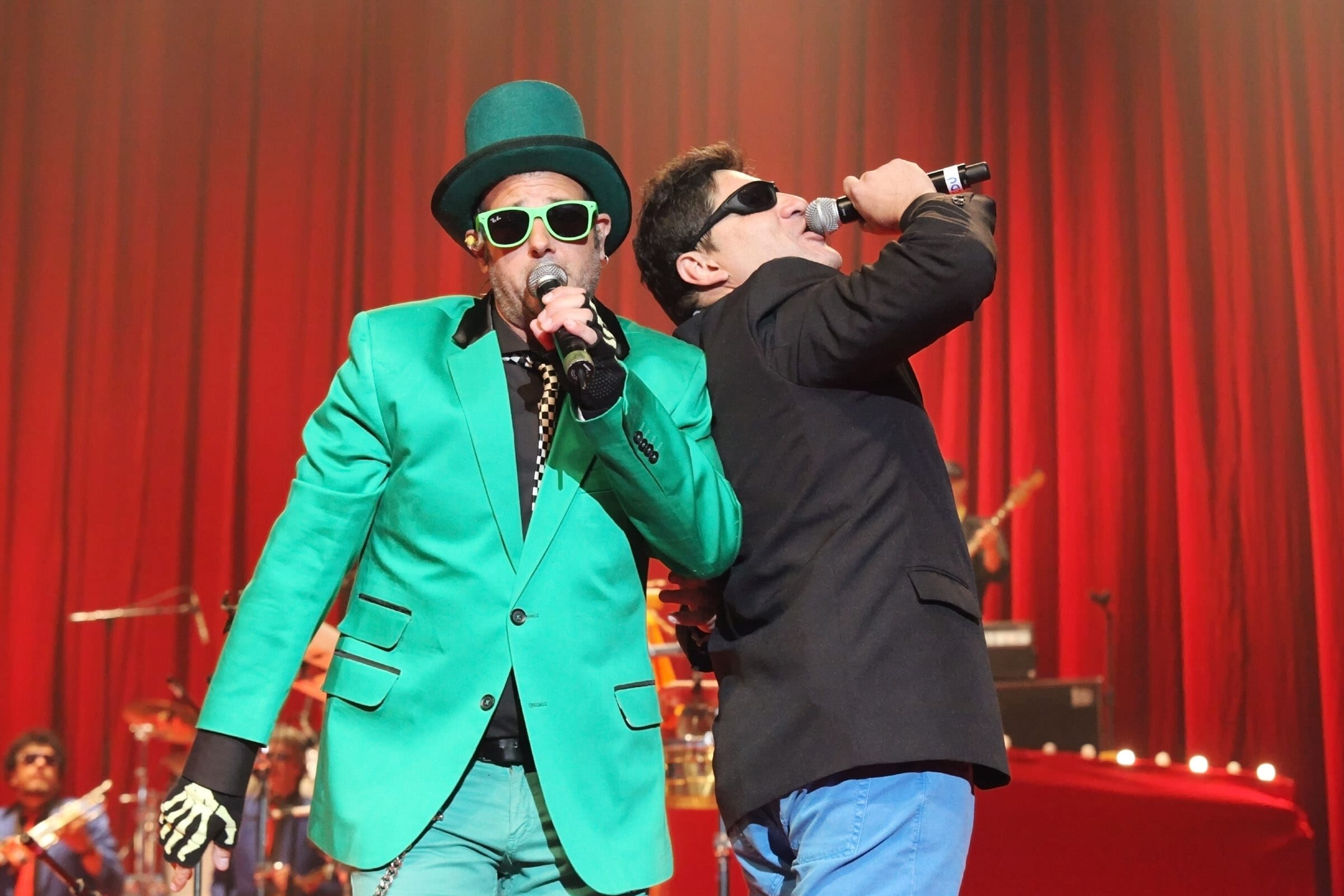 El muerto al pozo y el vivo al Auditorio