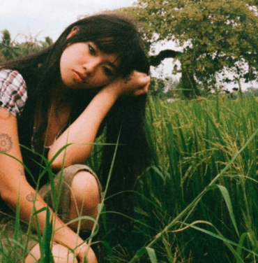 Beabadoobee y Clairo comparten nueva versión de “Glue Song”