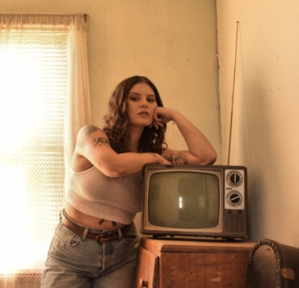 Bethany Cosentino reflexiona en “Natural Disaster”