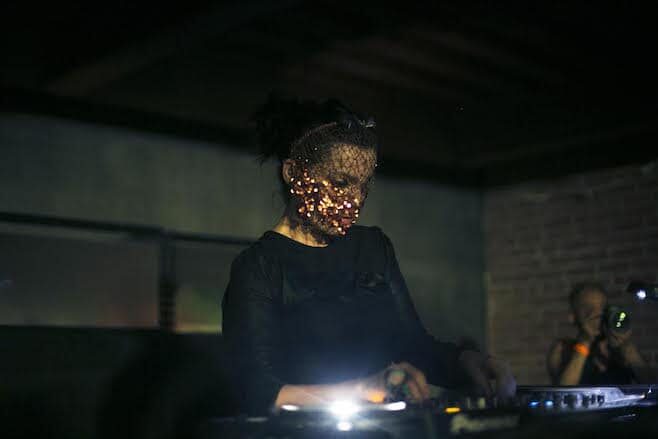 Björk de DJ en Tri Angle Records
