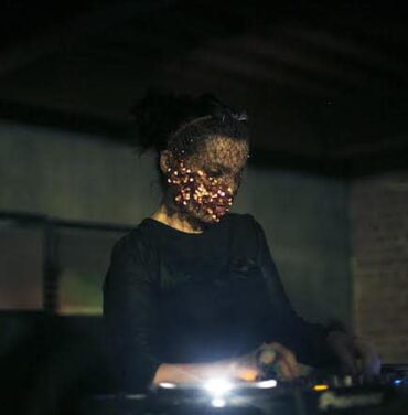 Björk de DJ en Tri Angle Records