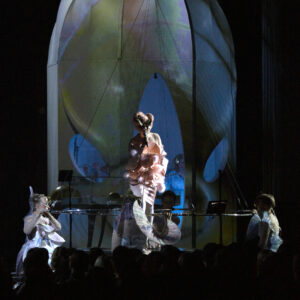 Revive Cornucopia de Björk con esta galería