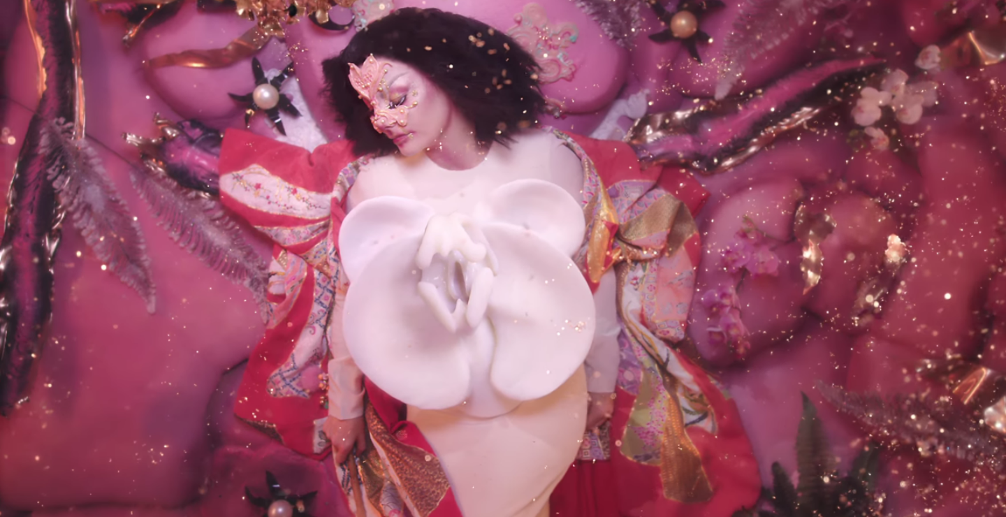 Björk comparte un asombroso tráiler