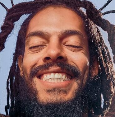 Bob Vylan y Amy Taylor se unen en la nueva versión de “Dream Big”