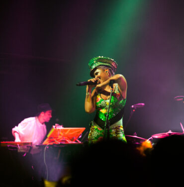 Bomba Estéreo en SALA Corona